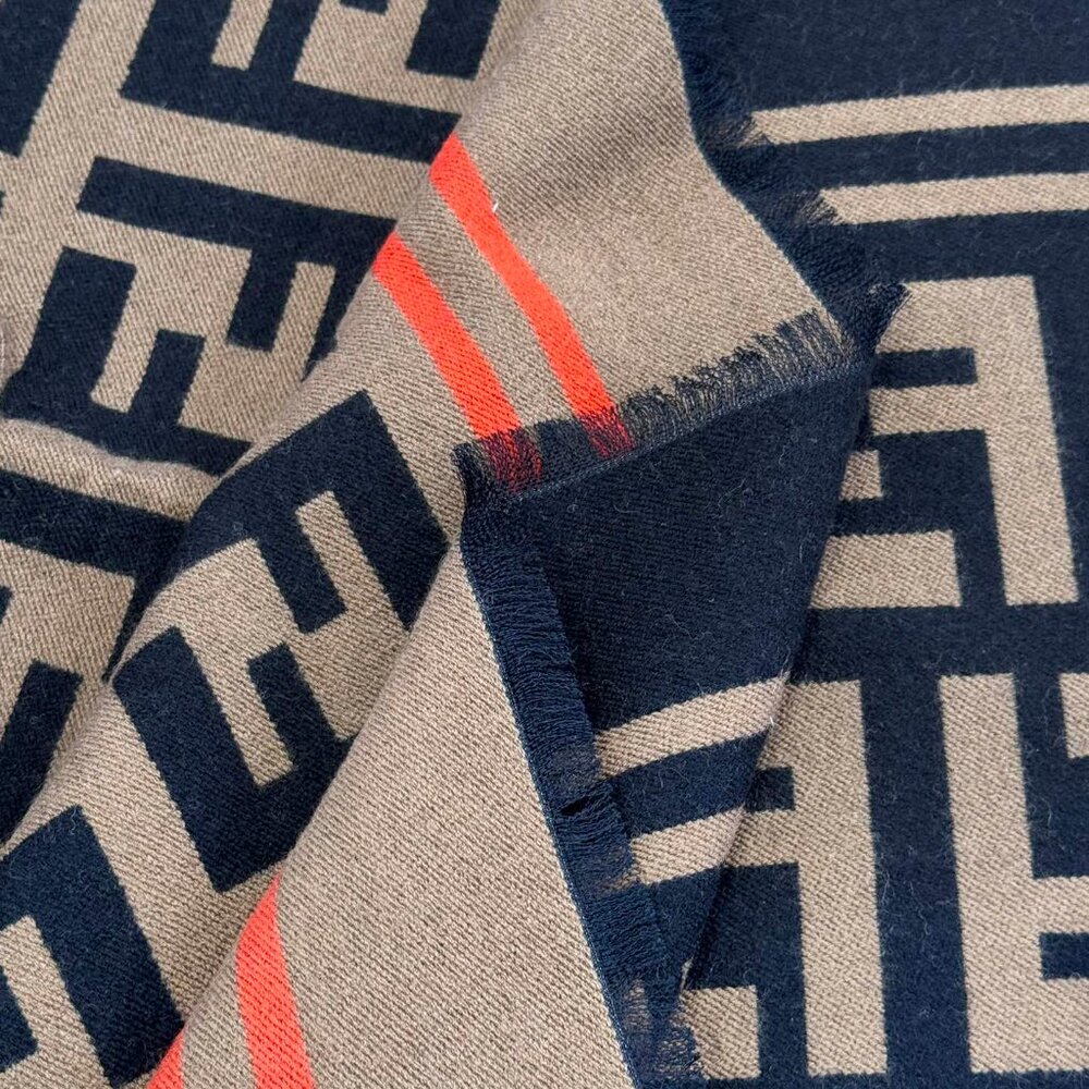 New w/ 💞 FENDI Roma Fall 2024 Reversible Shawl Brushed Poncho Scarf Wrap - Picture 6 of 8